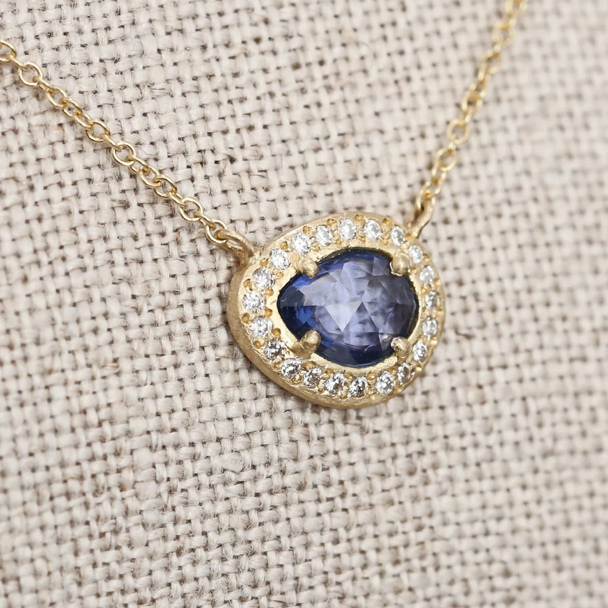 0.66ct Blue Sapphire necklace