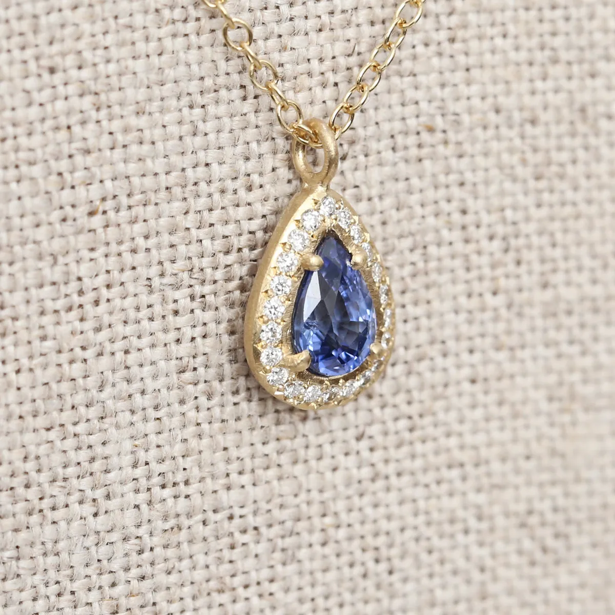 0.77ct Blue Sapphire necklace