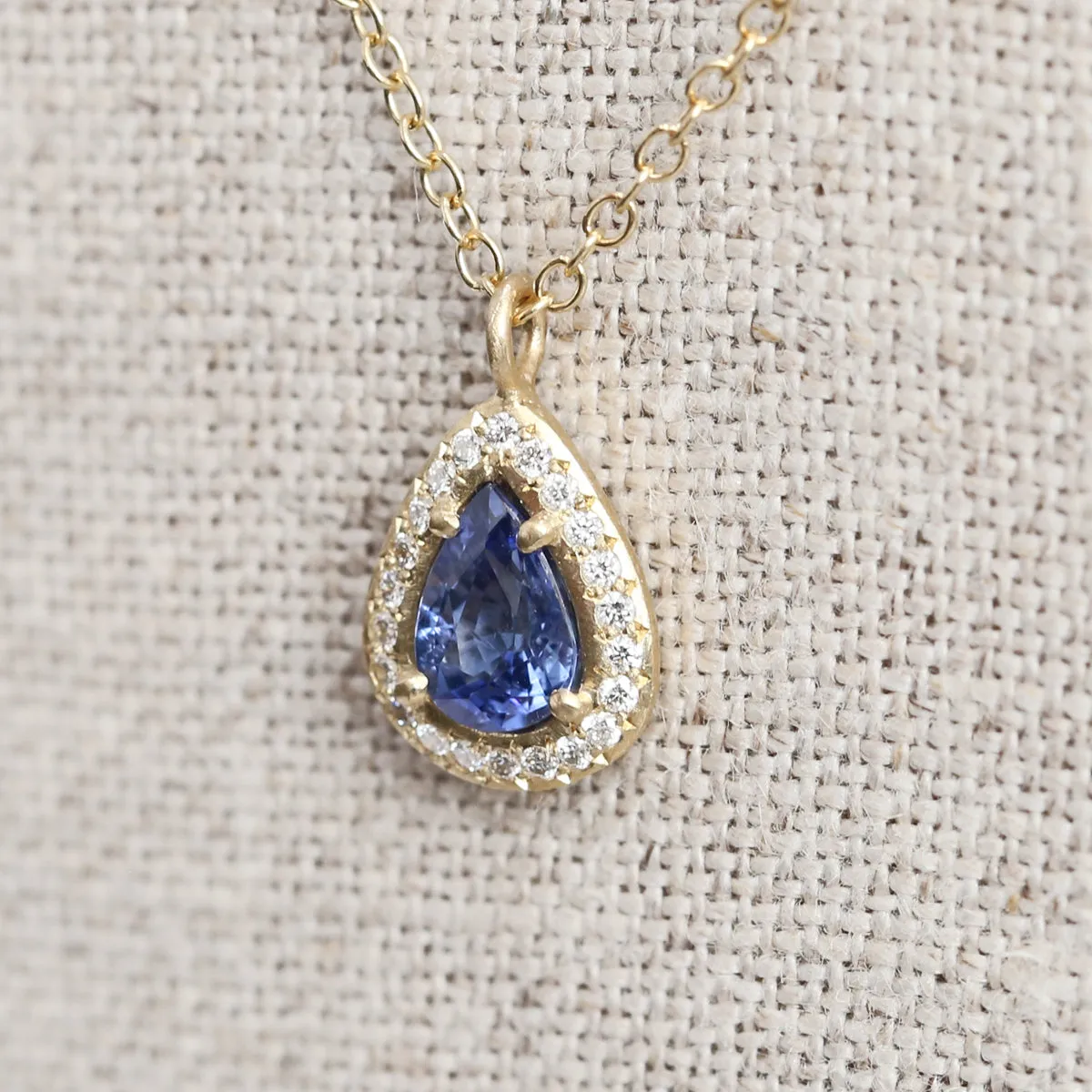 0.77ct Blue Sapphire necklace