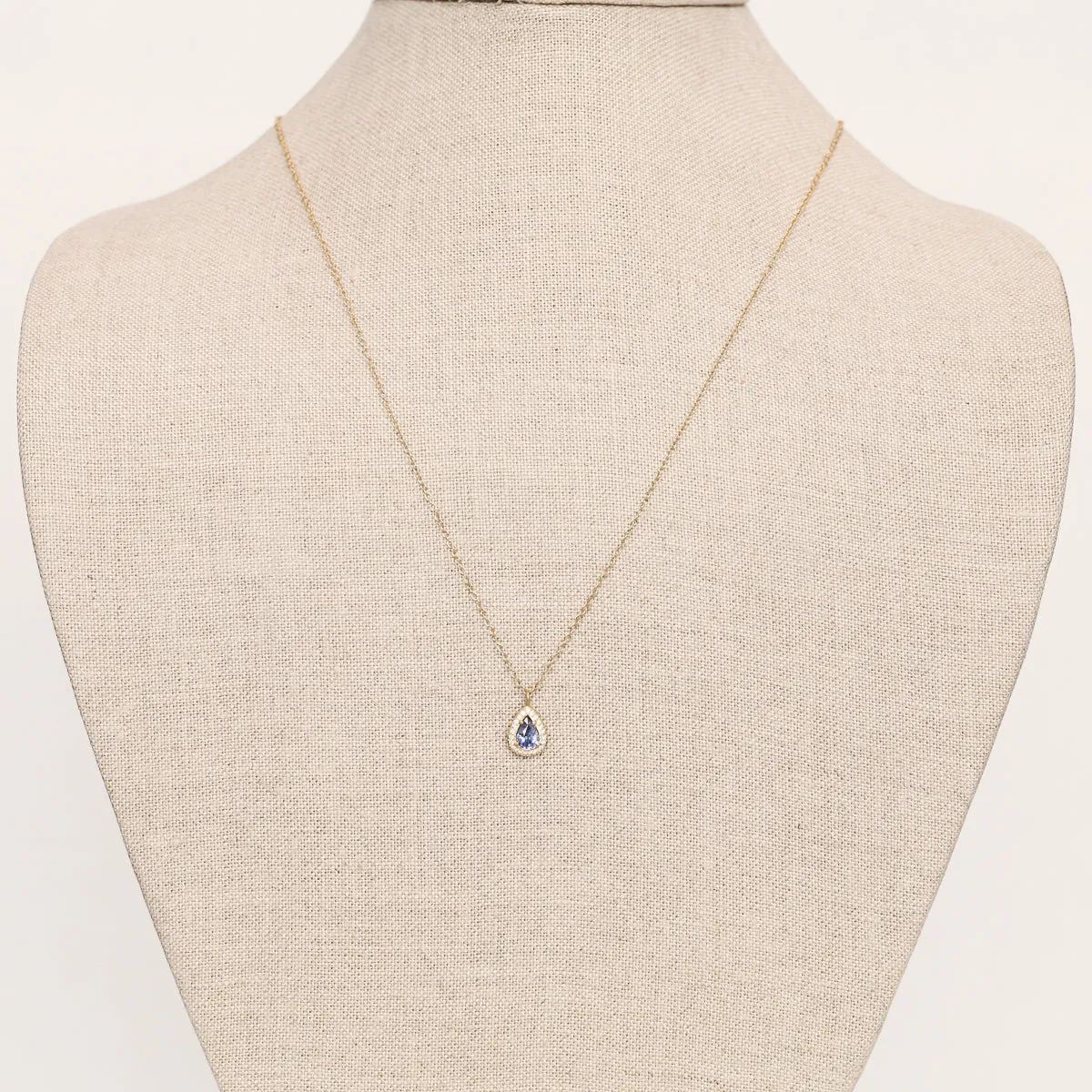0.77ct Blue Sapphire necklace