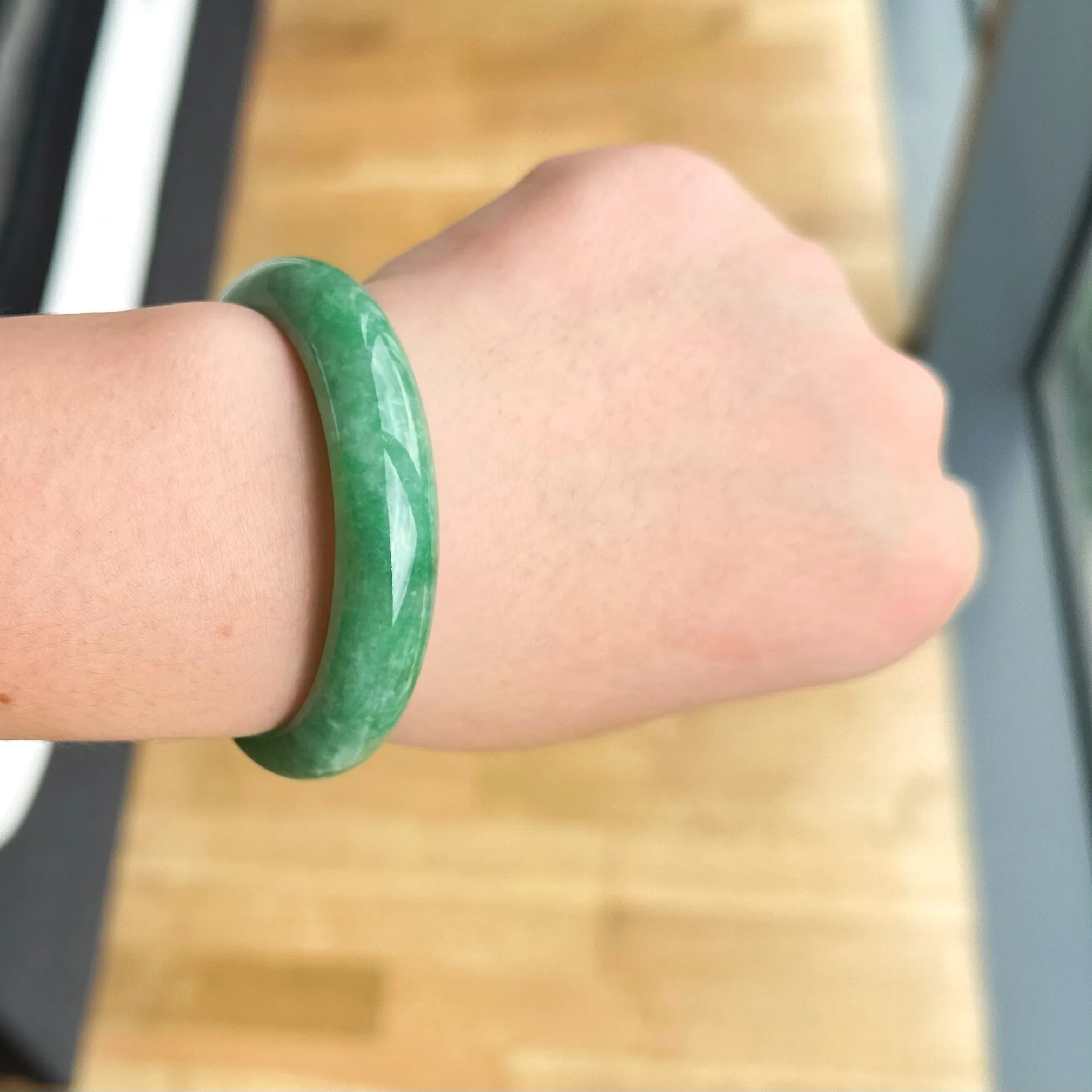 123055 54.5mm Full Intense Green Jade Bangle