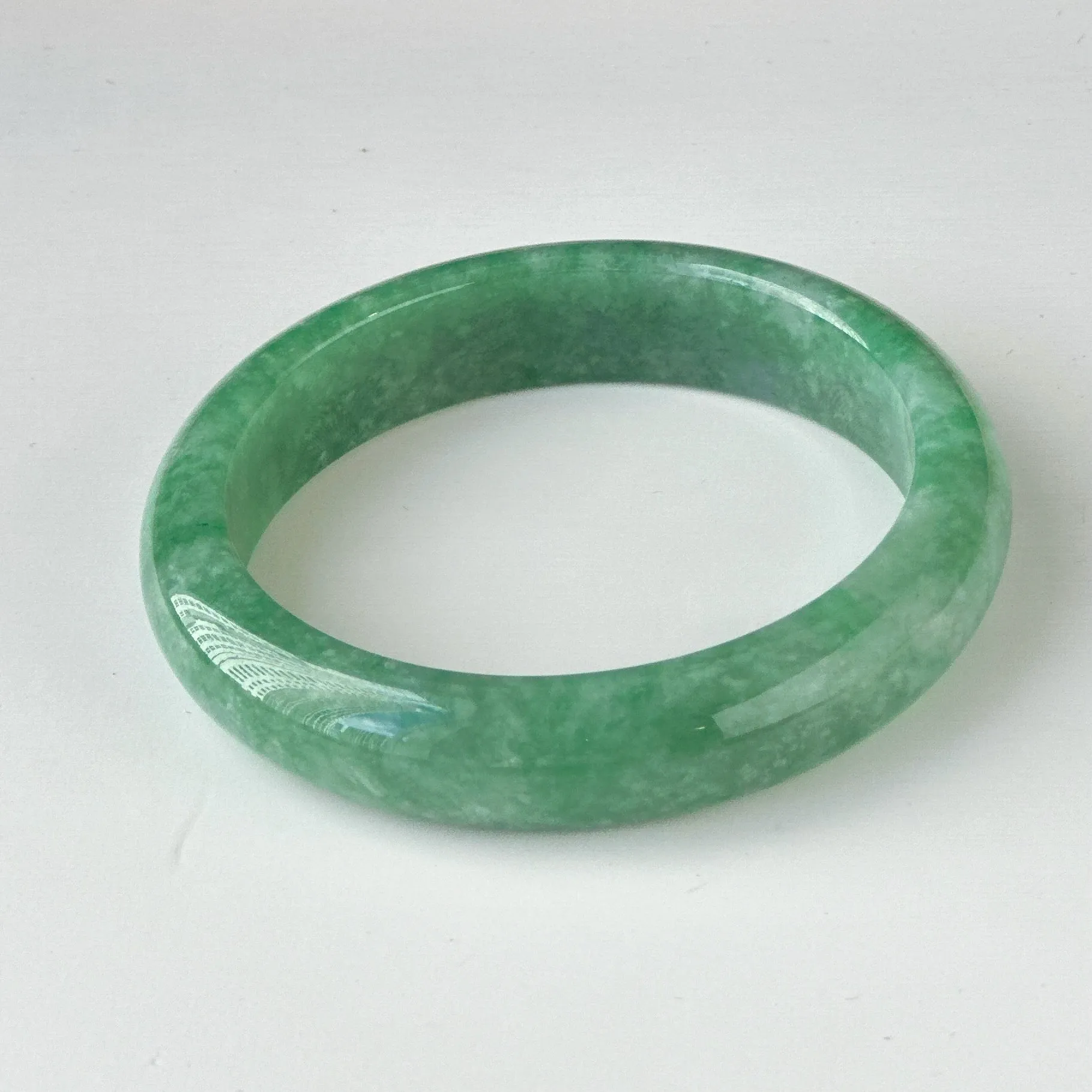123055 54.5mm Full Intense Green Jade Bangle