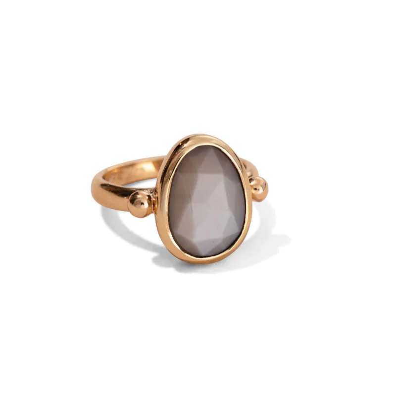 Pebble Ring, Moonstone, 9kt Yellow Gold