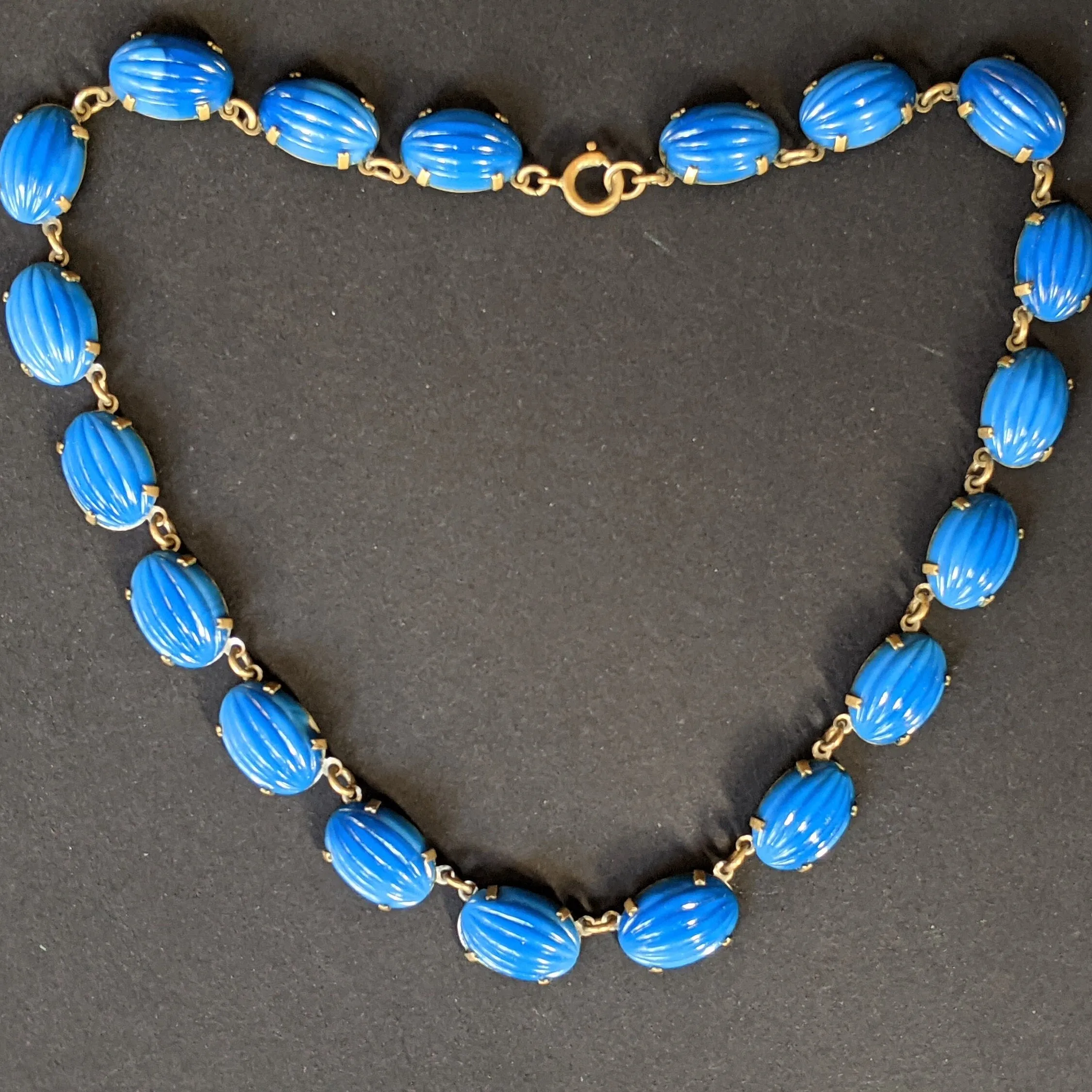 Vintage Art Deco bezel set royal blue moulded glass cabochon riviere necklace, open-backed settings in pretty engraved gold tone, 1920s-30s